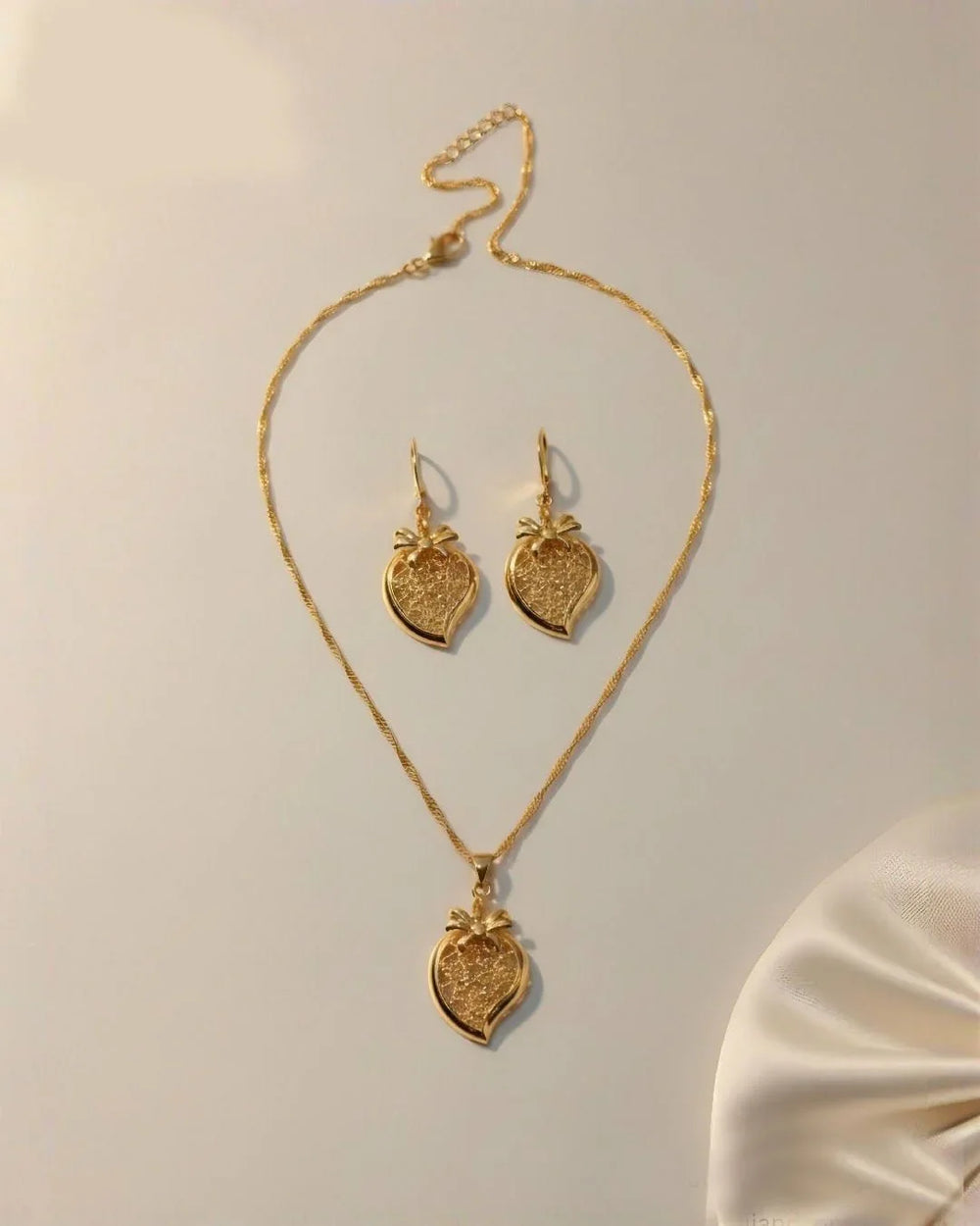 Luxury Locket Necklace with Earrings – Sophisticated Jewelry Combo - Gram