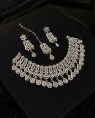 Luxury Wedding Style Necklace Earrings and Tikka Set