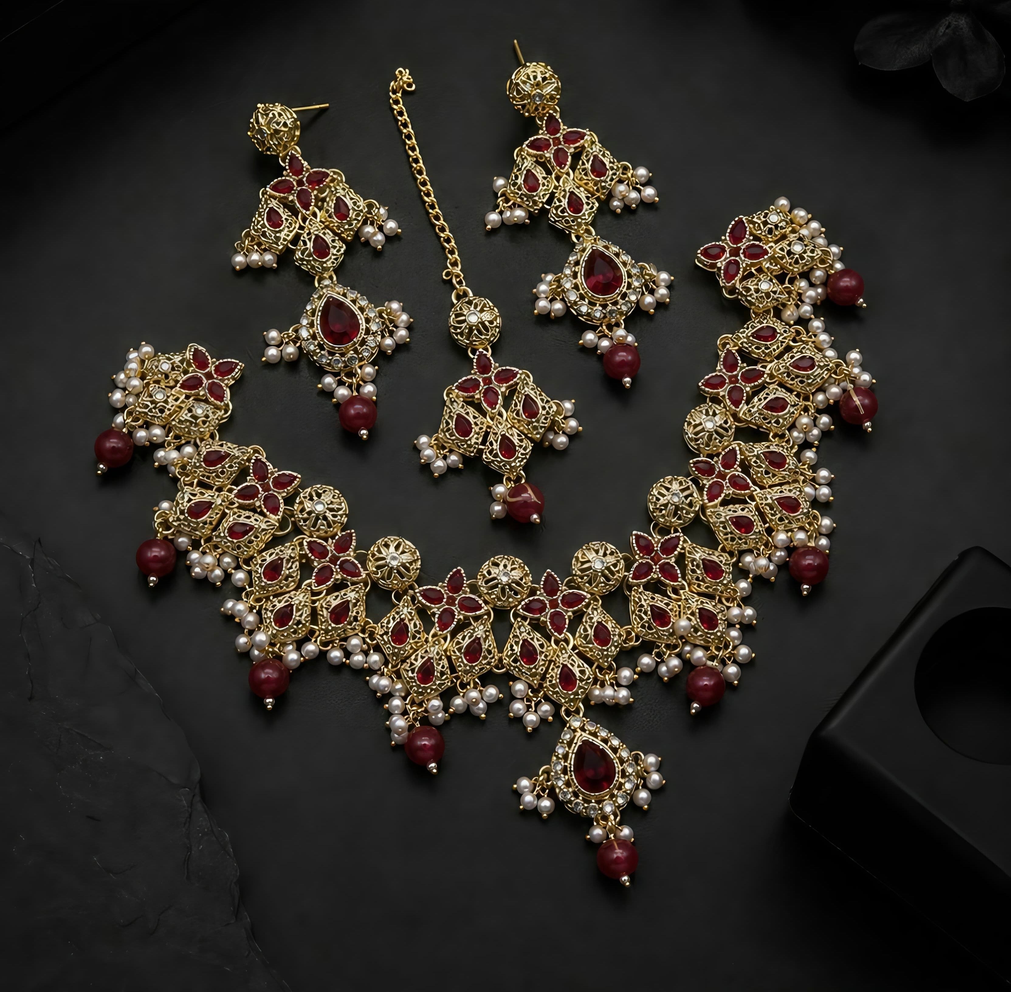 Heritage Casting Necklace Set