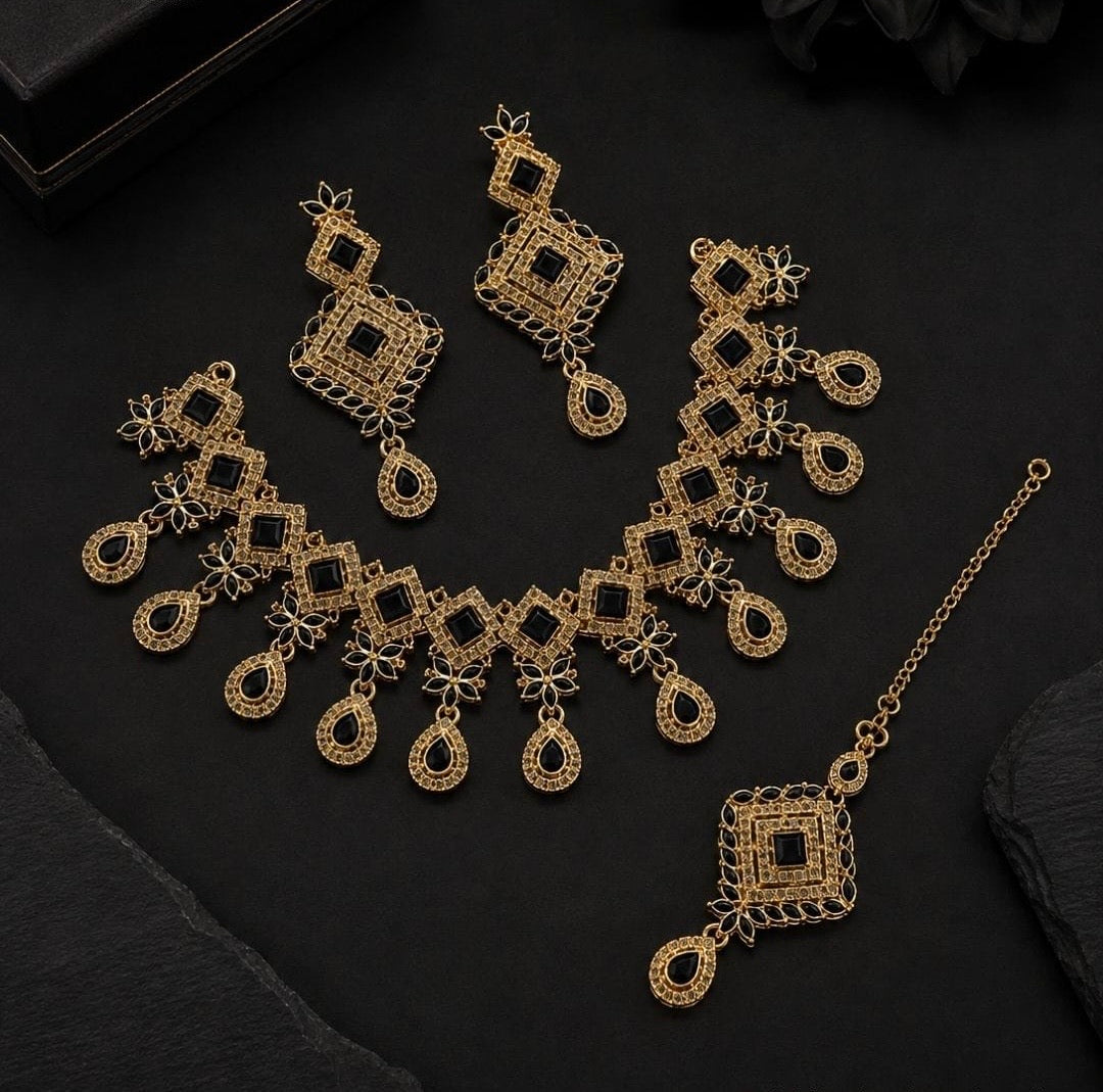 Royal Essence Casting Necklace Set