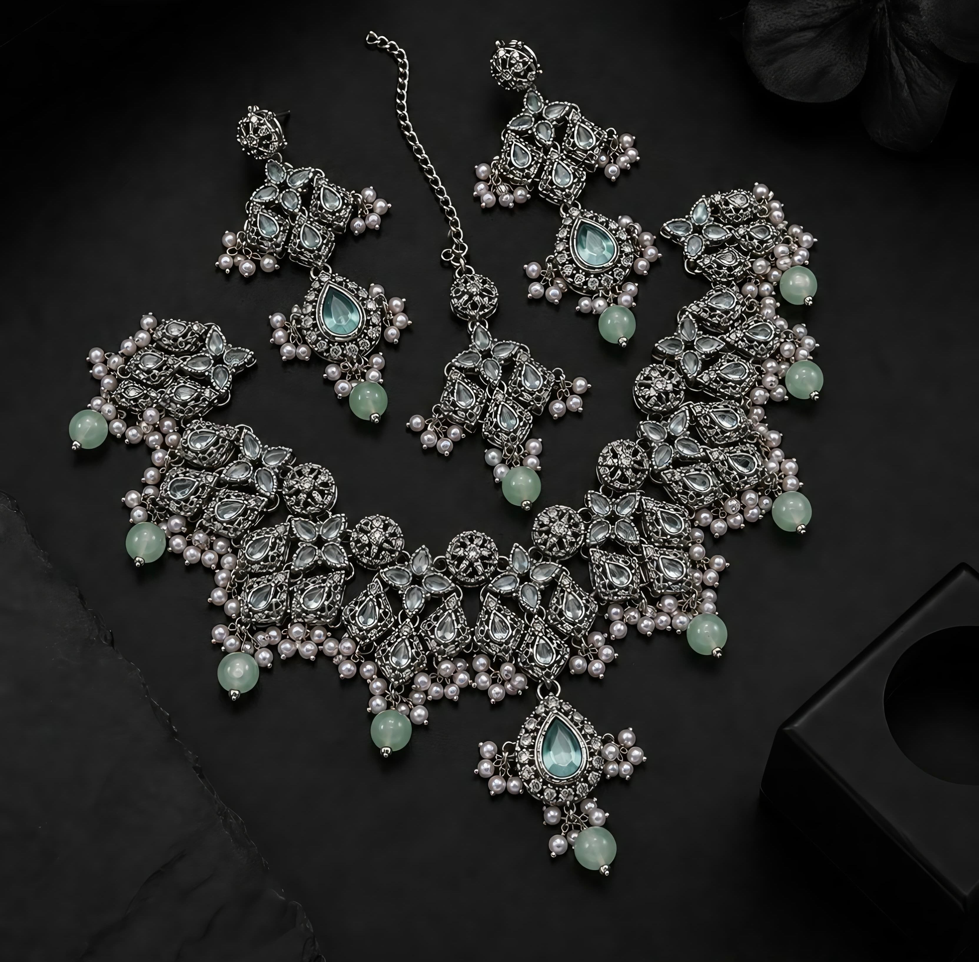 Heritage Casting Necklace Set