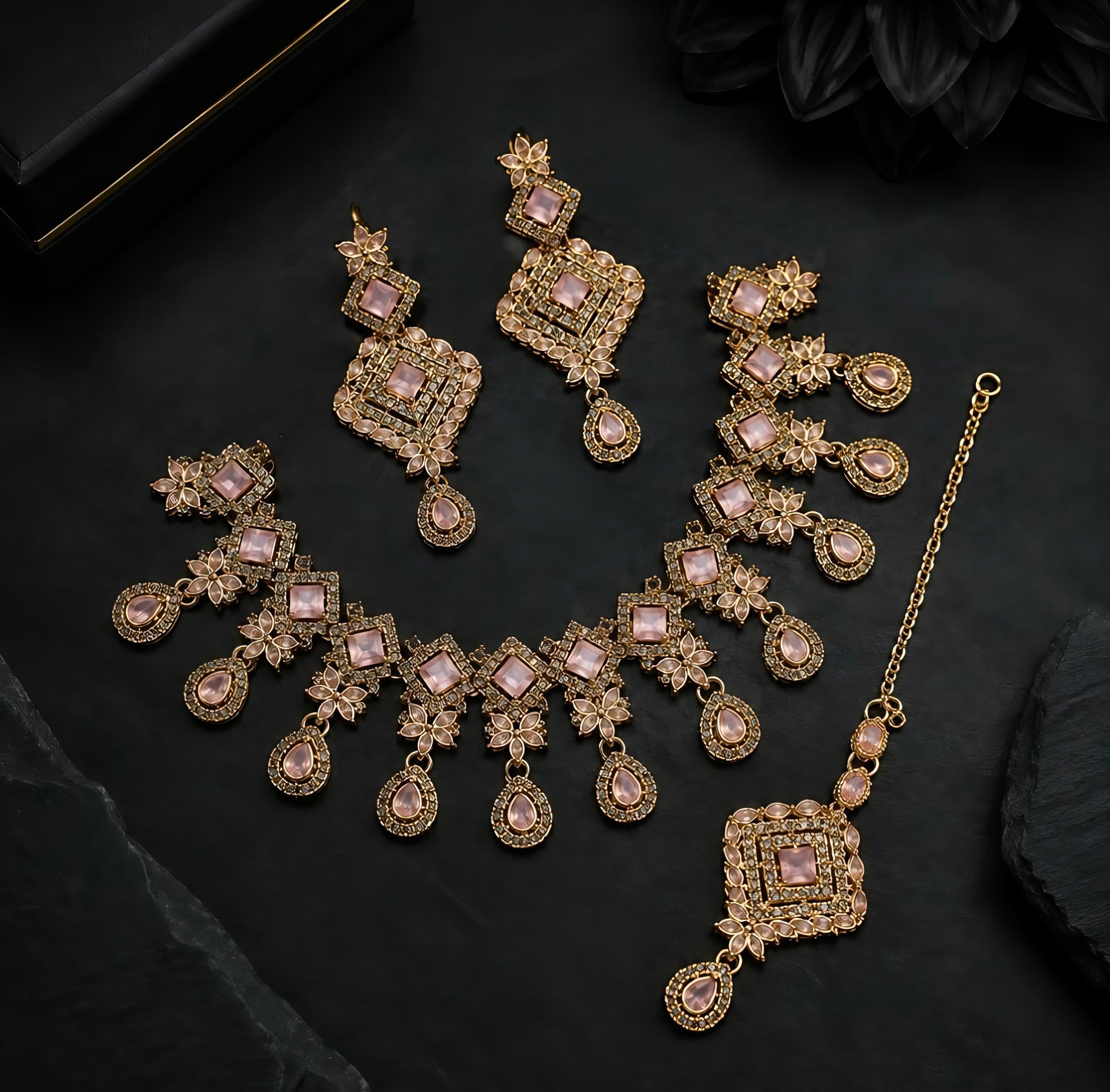 Royal Essence Casting Necklace Set