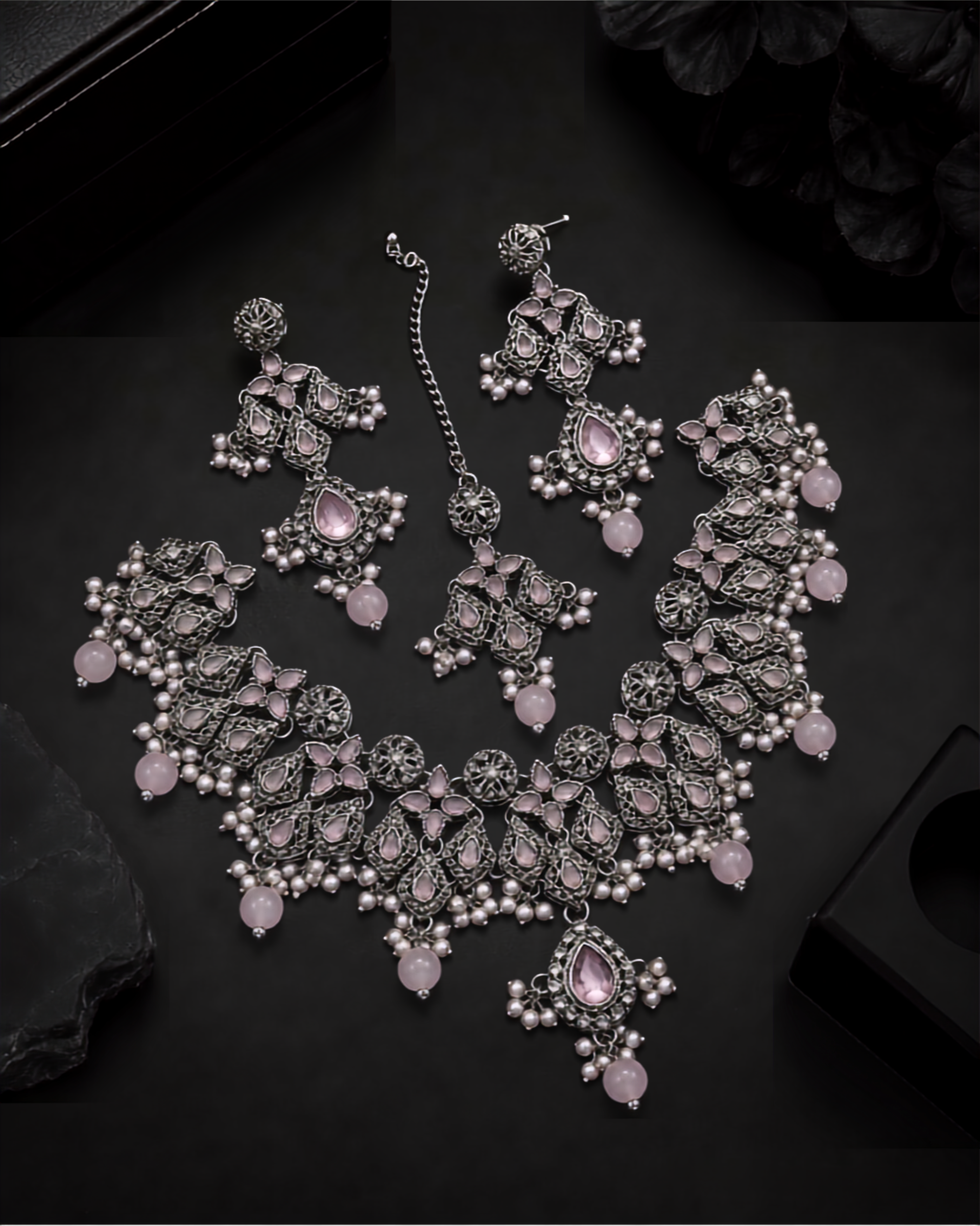 Heritage Casting Necklace Set