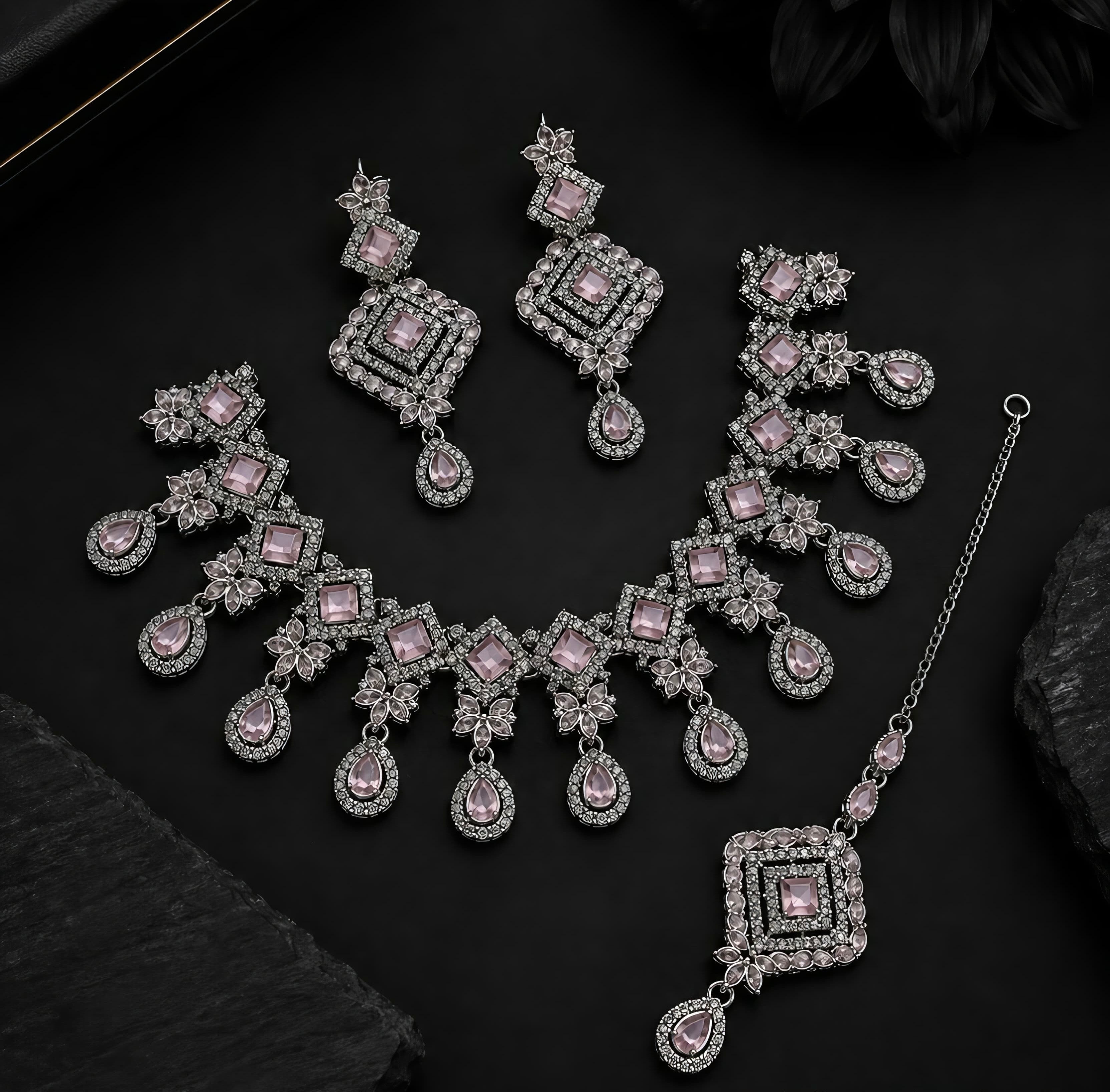 Royal Essence Casting Necklace Set