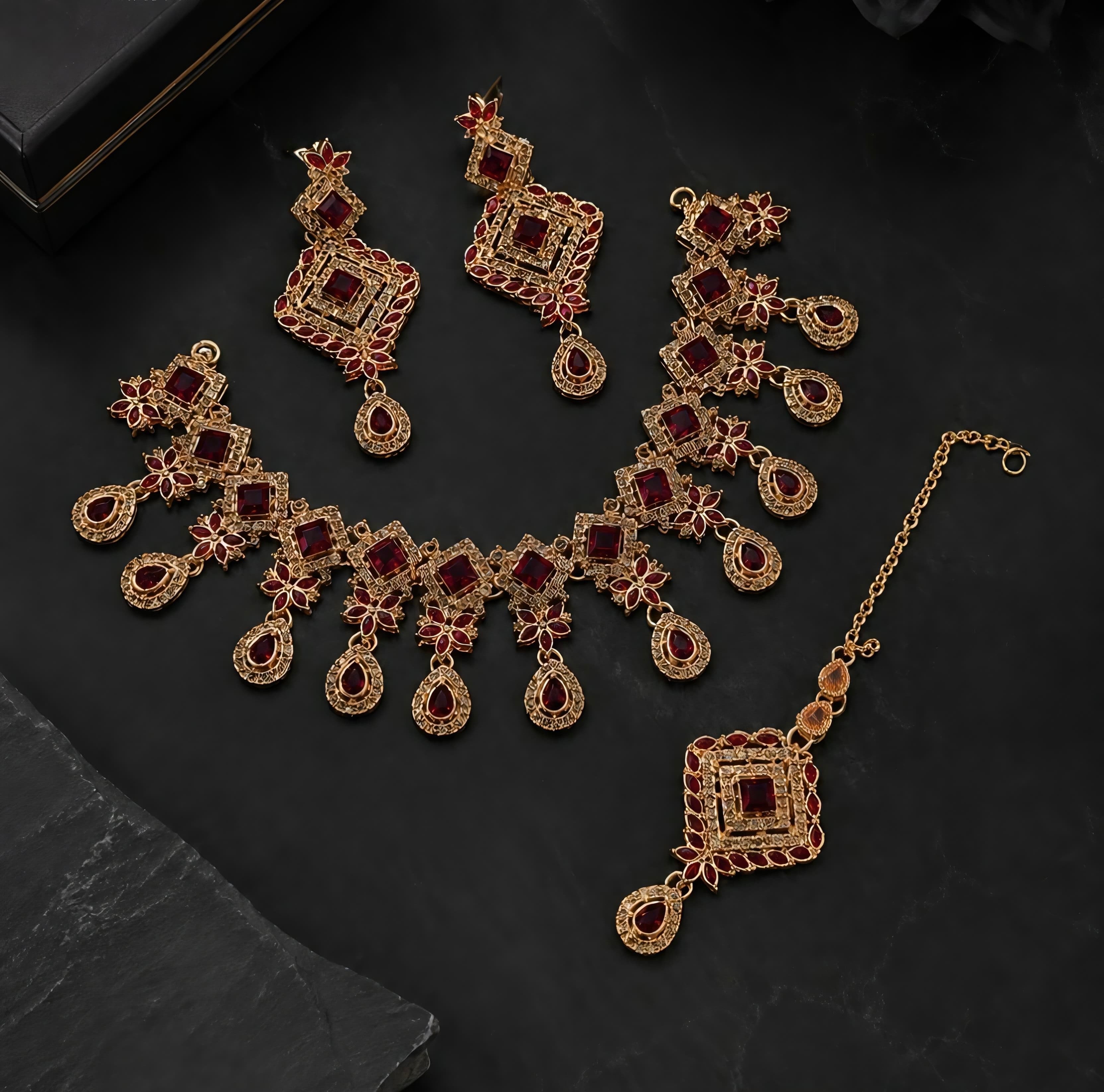 Royal Essence Casting Necklace Set