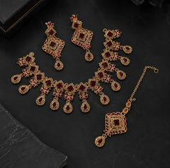 Royal Essence Casting Necklace Set