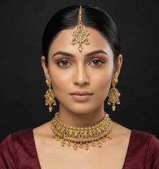 Regal Heritage Collar Set