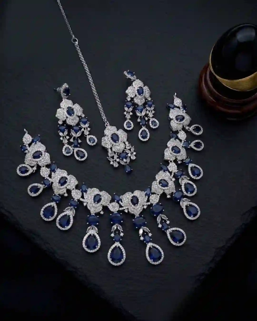 Luxe Shine AD Necklace Set