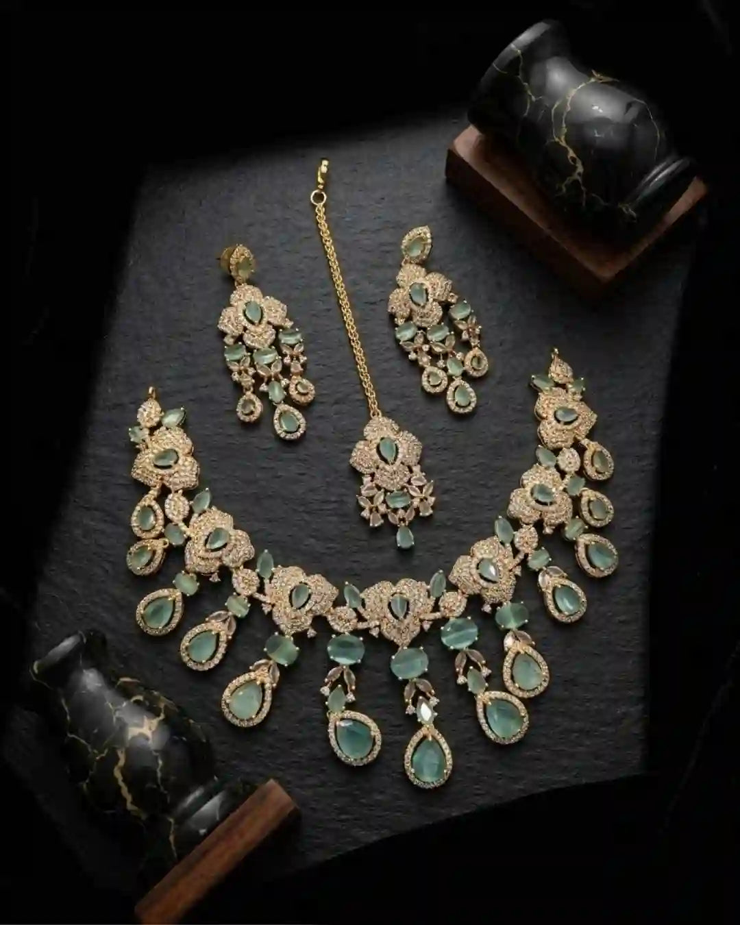 Luxe Shine AD Necklace Set