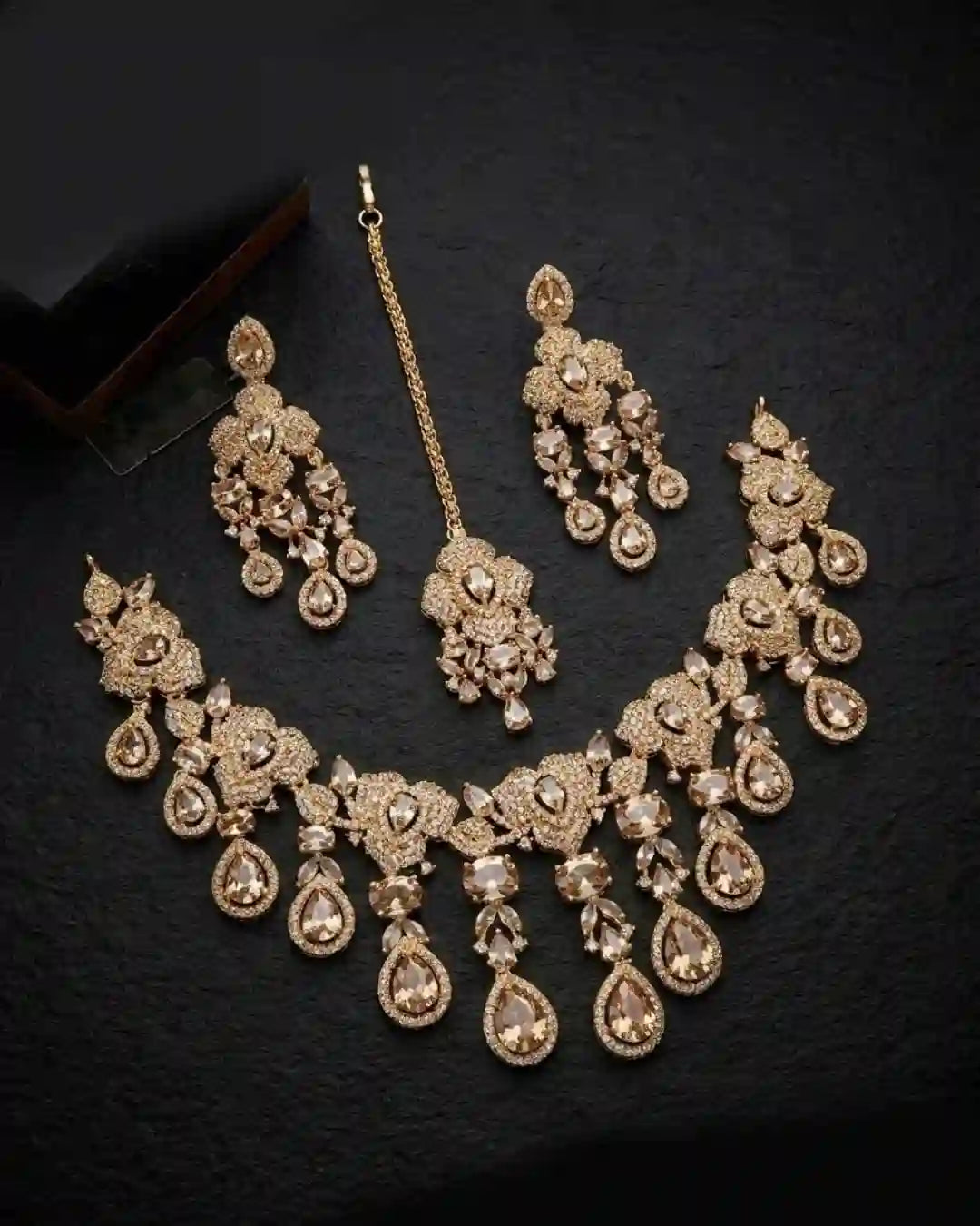 Luxe Shine AD Necklace Set