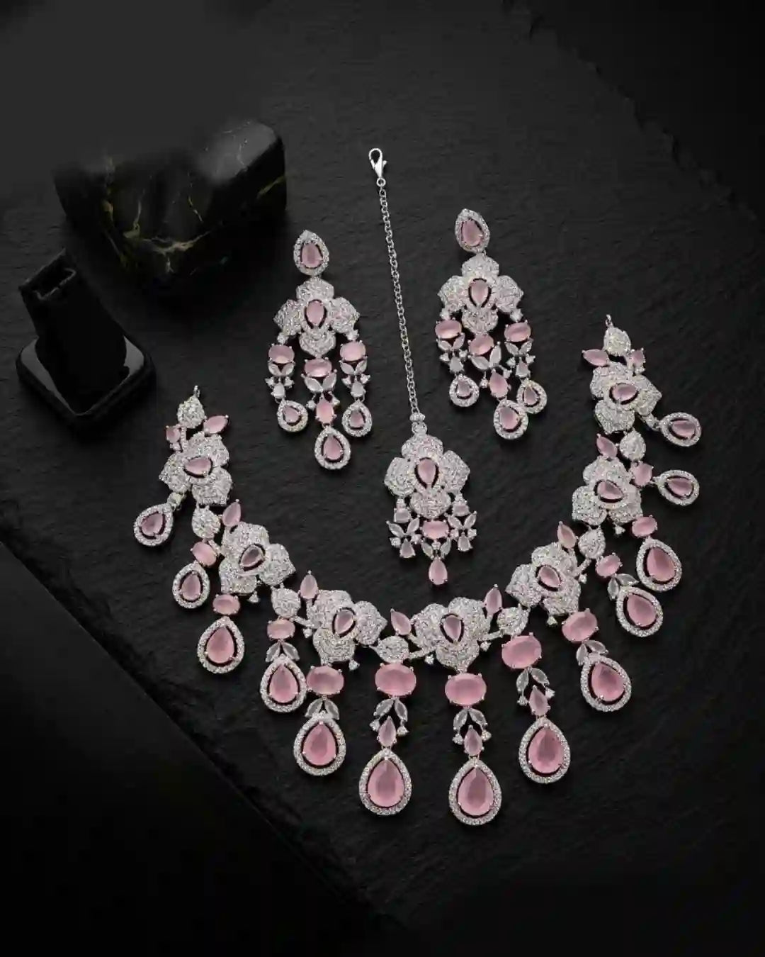 Luxe Shine AD Necklace Set