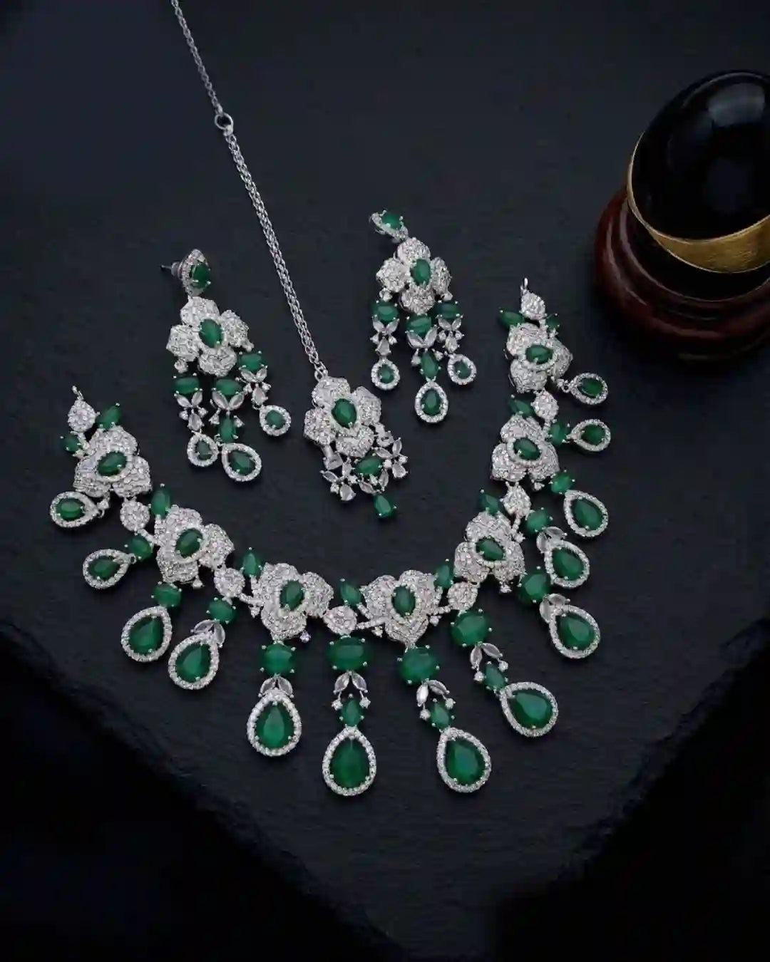 Luxe Shine AD Necklace Set