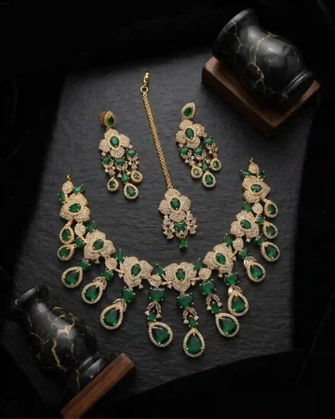 Luxe Shine AD Necklace Set