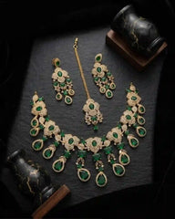 Luxe Shine AD Necklace Set
