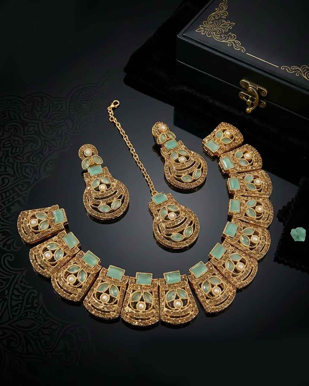 Regal Heritage Necklace Set