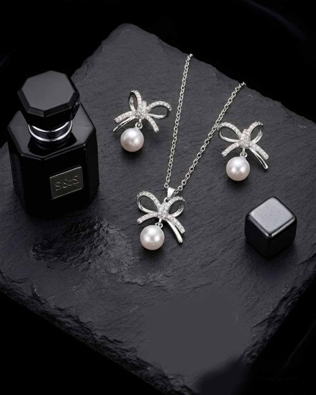 Pearl Bow Locket Set