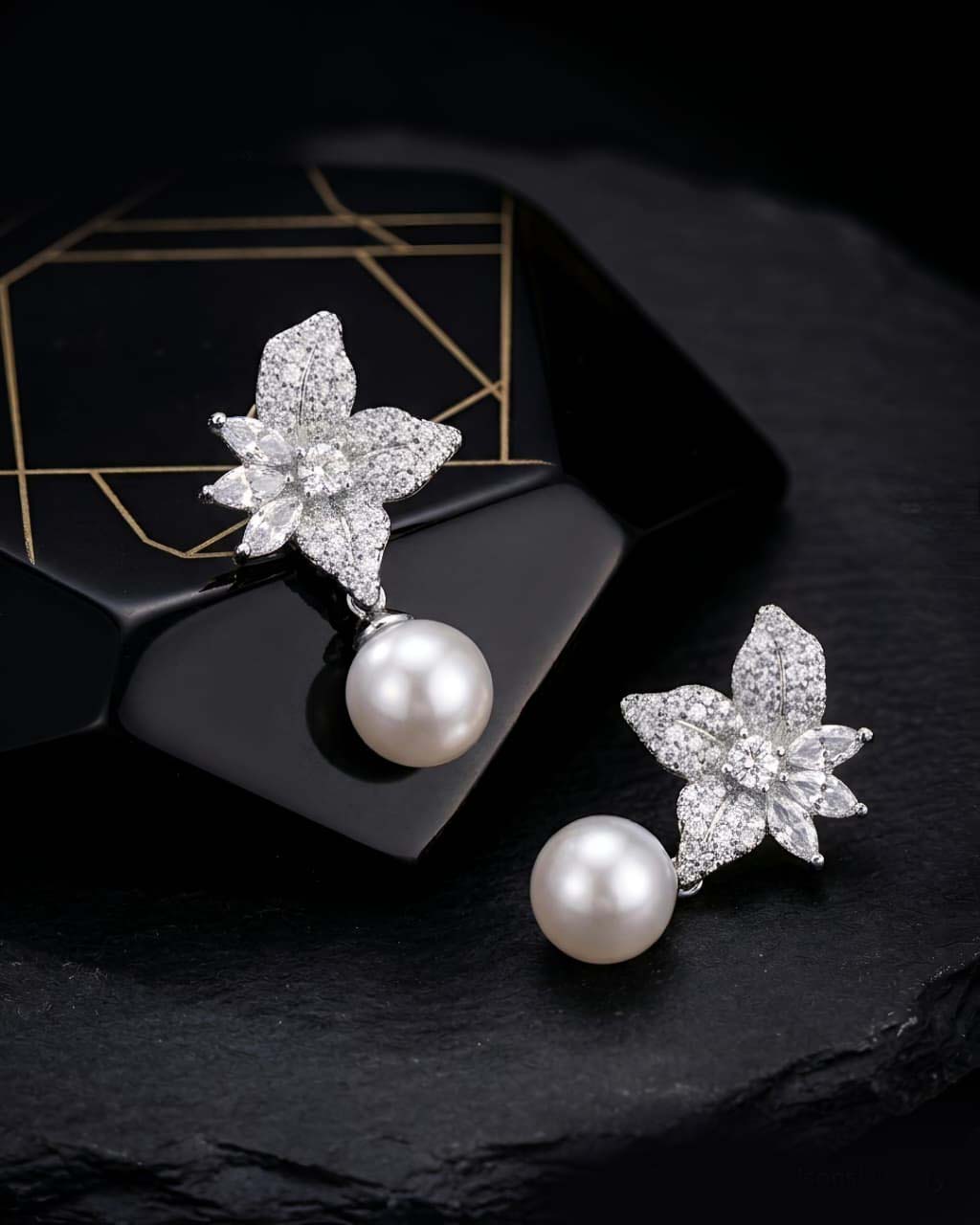 Elara Shine Earrings