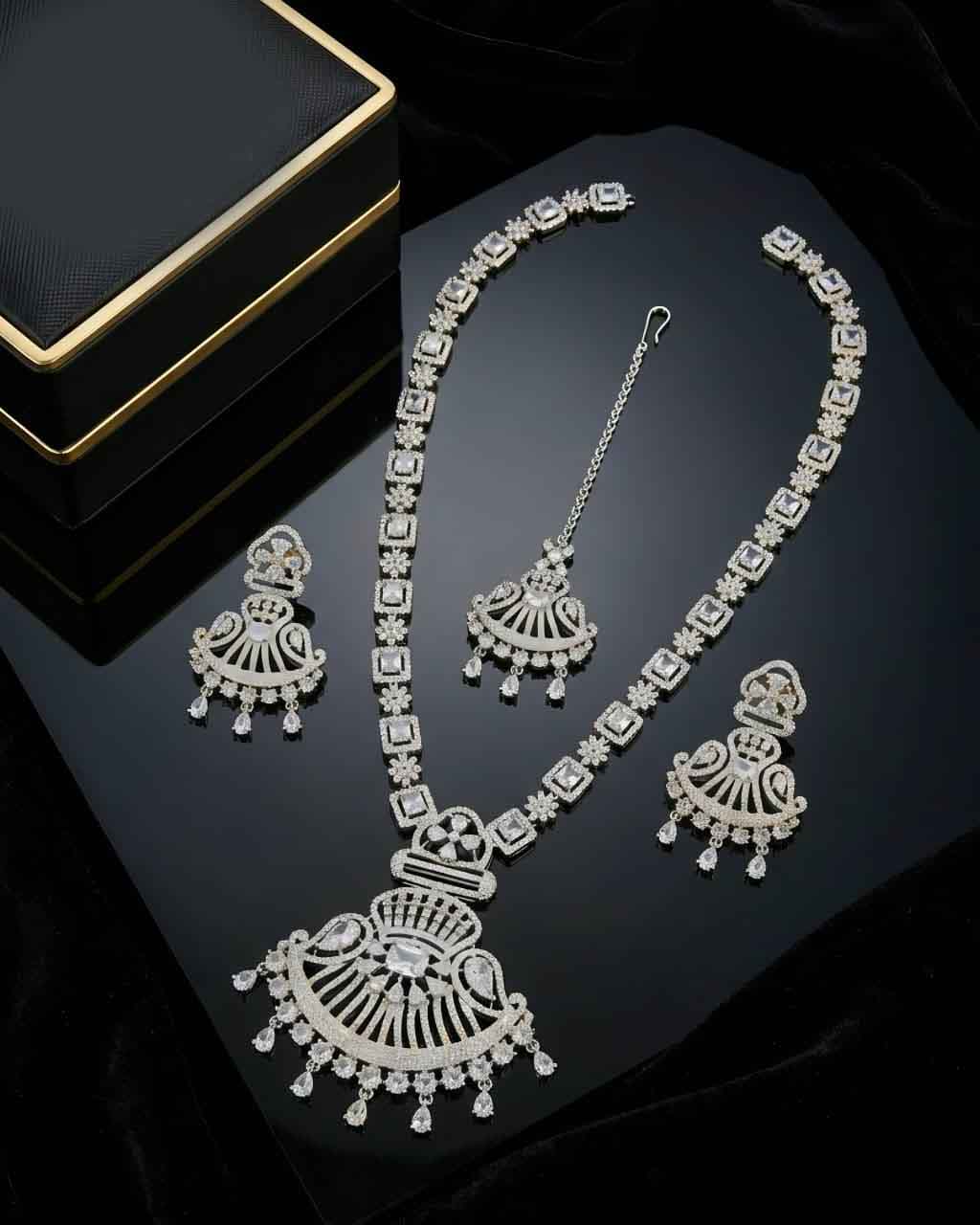 Aaranya Luxe AD Mala Set