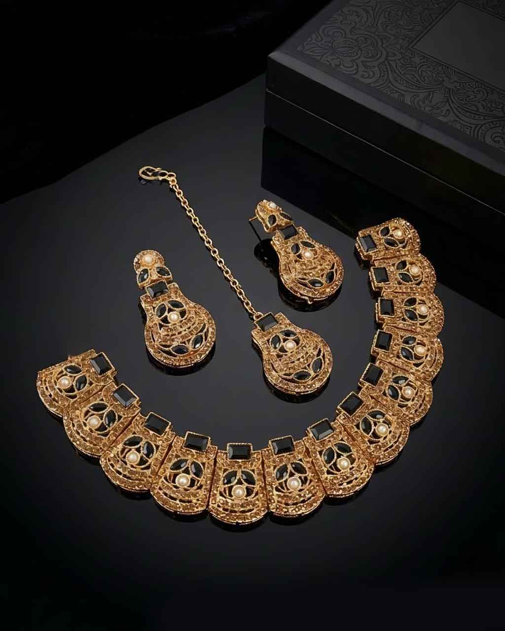 Regal Heritage Necklace Set