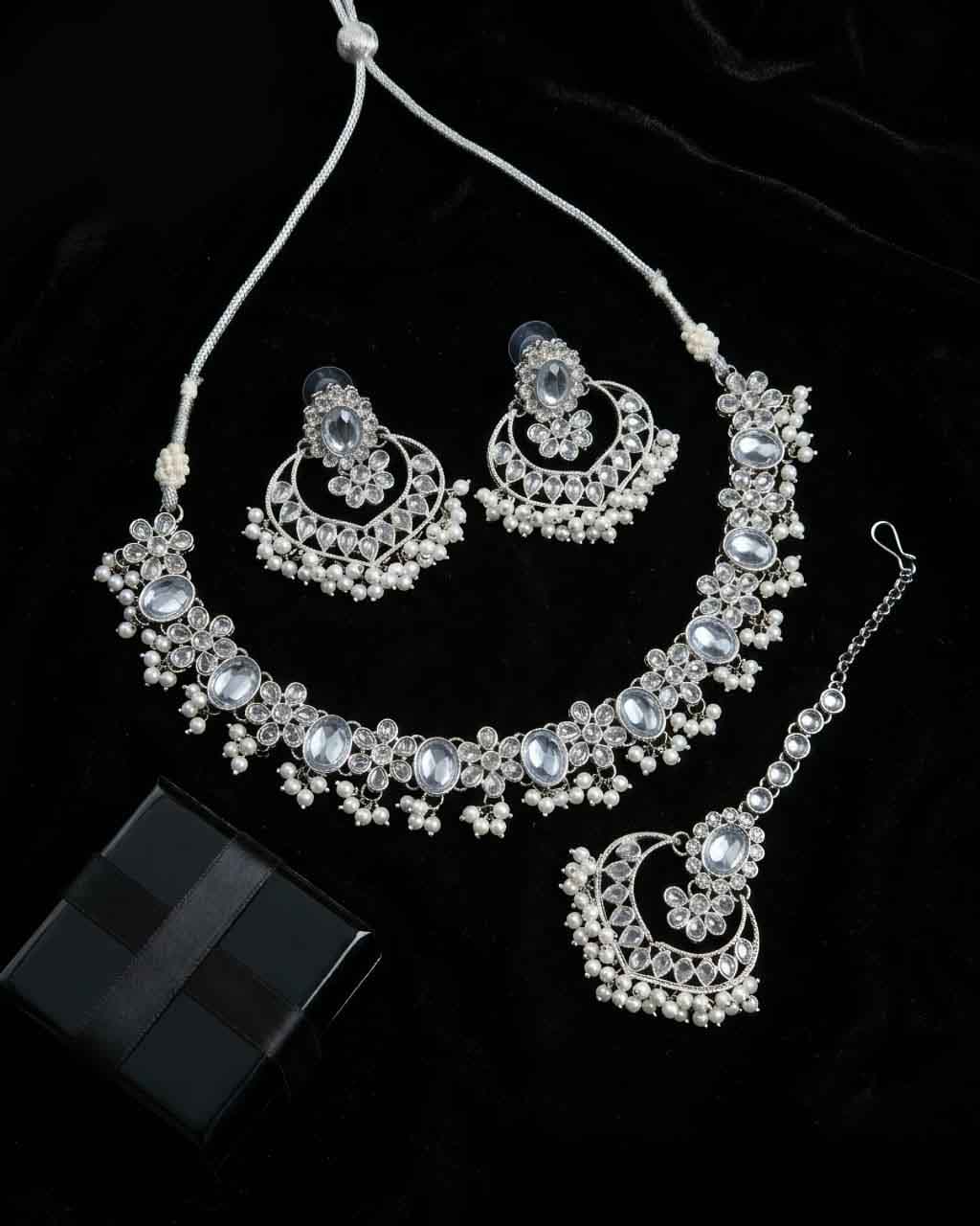 Mahira Kundan Necklace Set