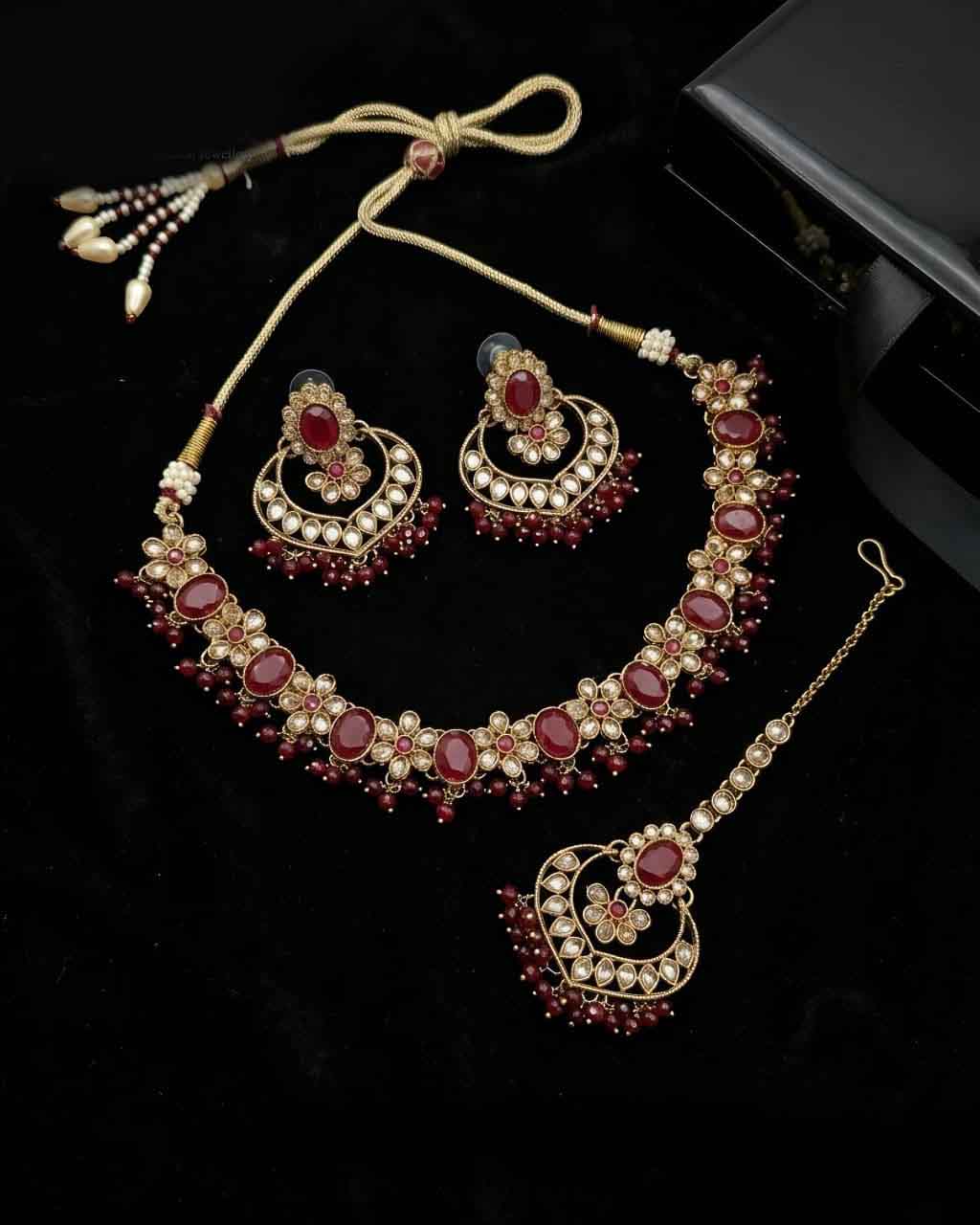 Mahira Kundan Necklace Set