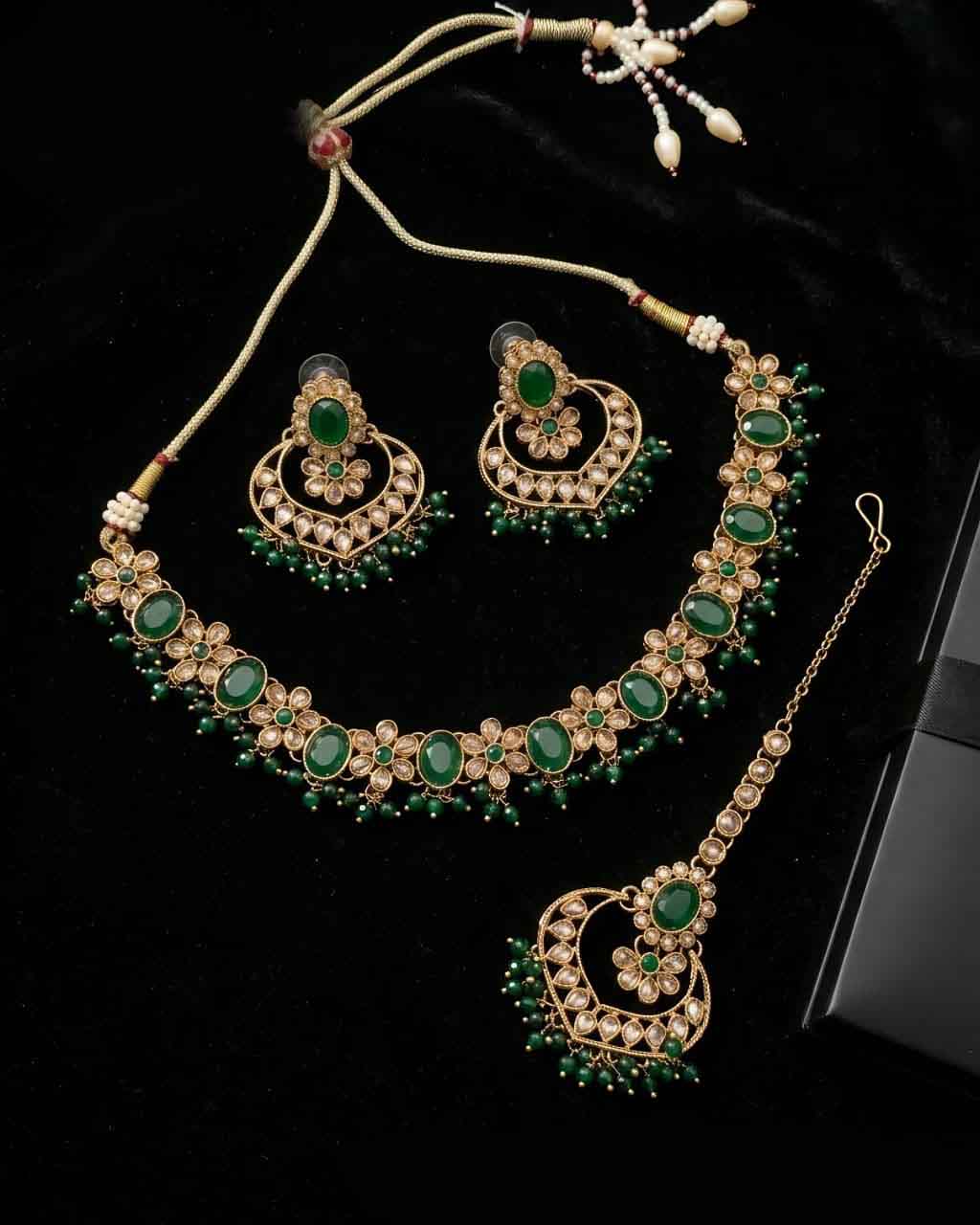 Mahira Kundan Necklace Set