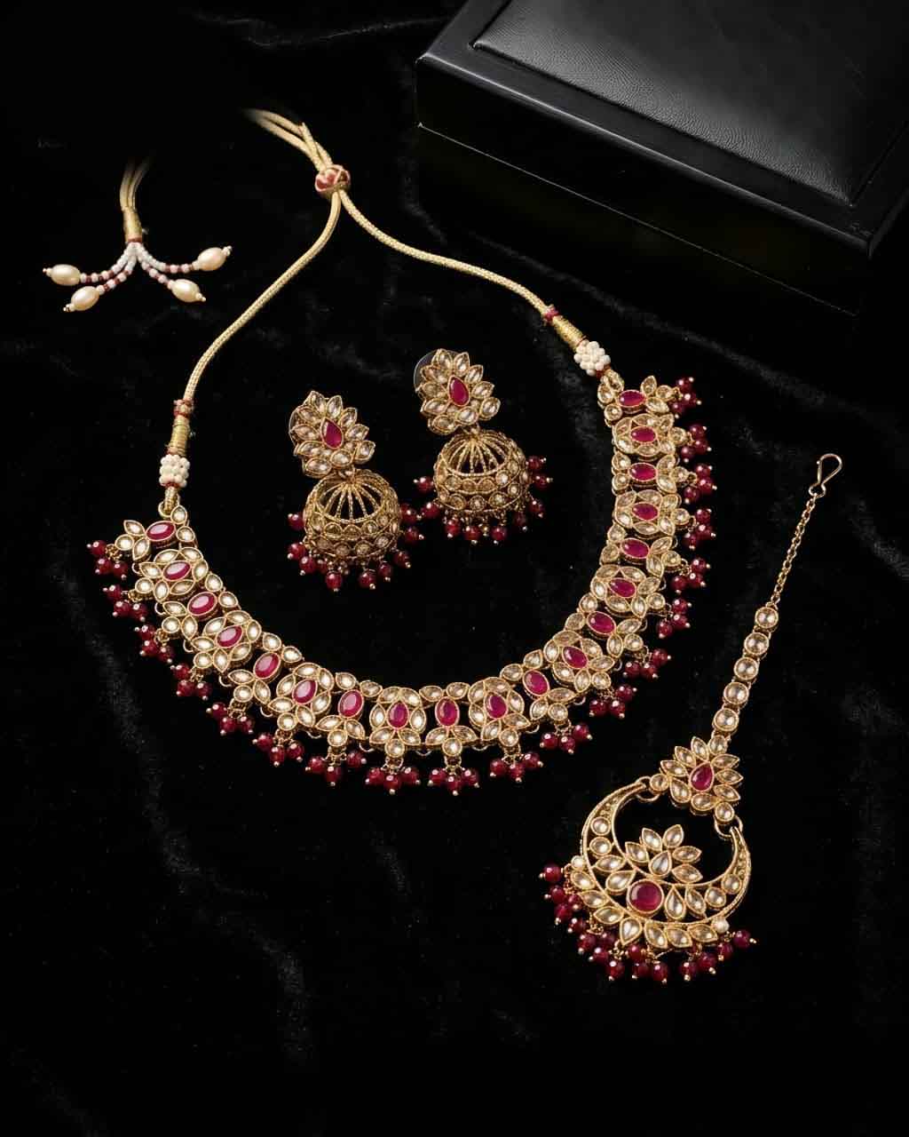 Aabroo Kundan Necklace Set
