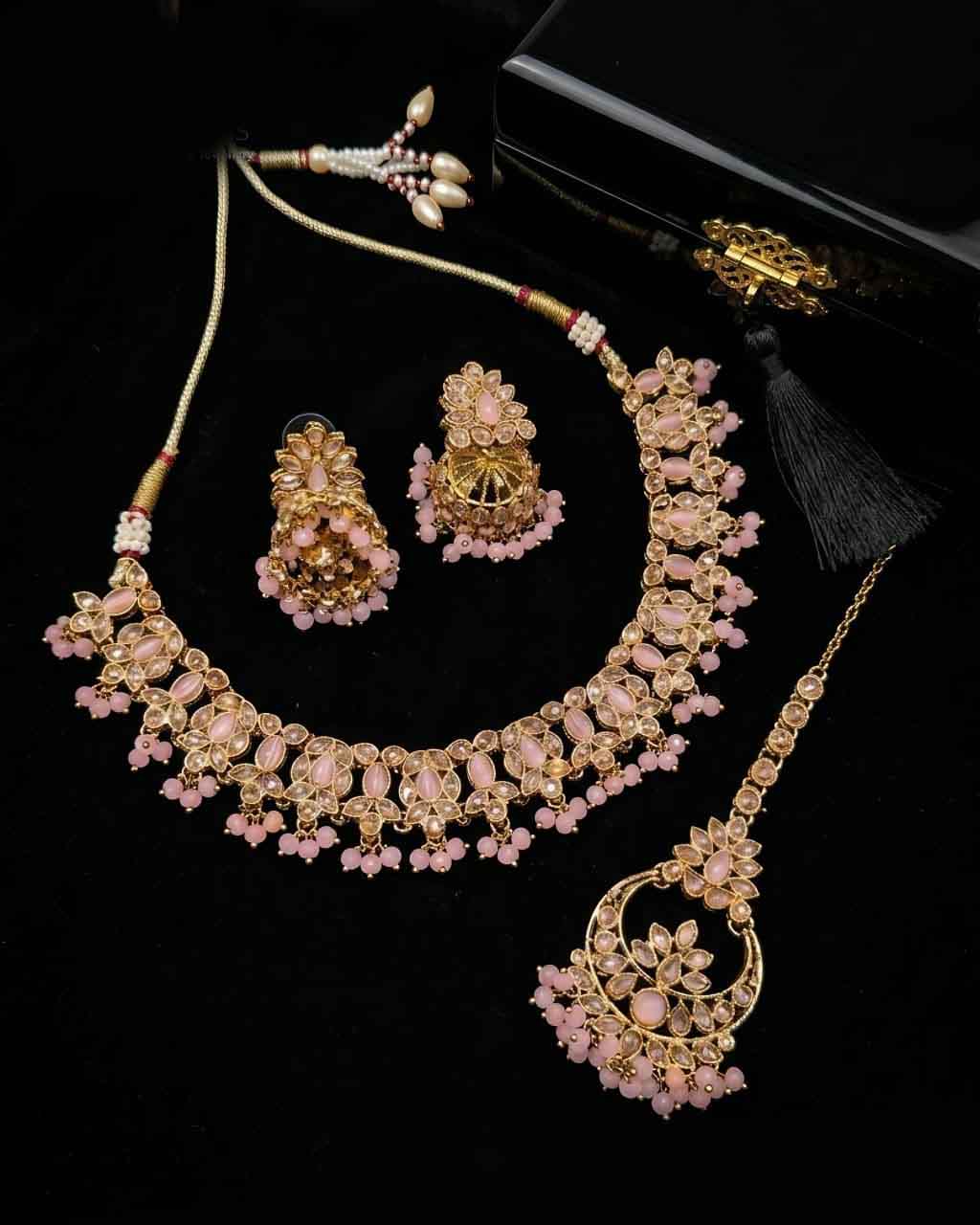 Aabroo Kundan Necklace Set