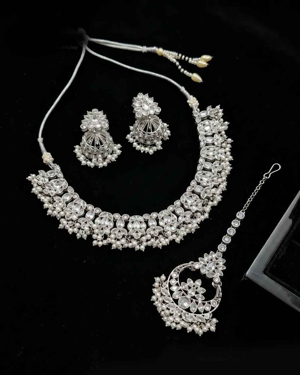 Aabroo Kundan Necklace Set