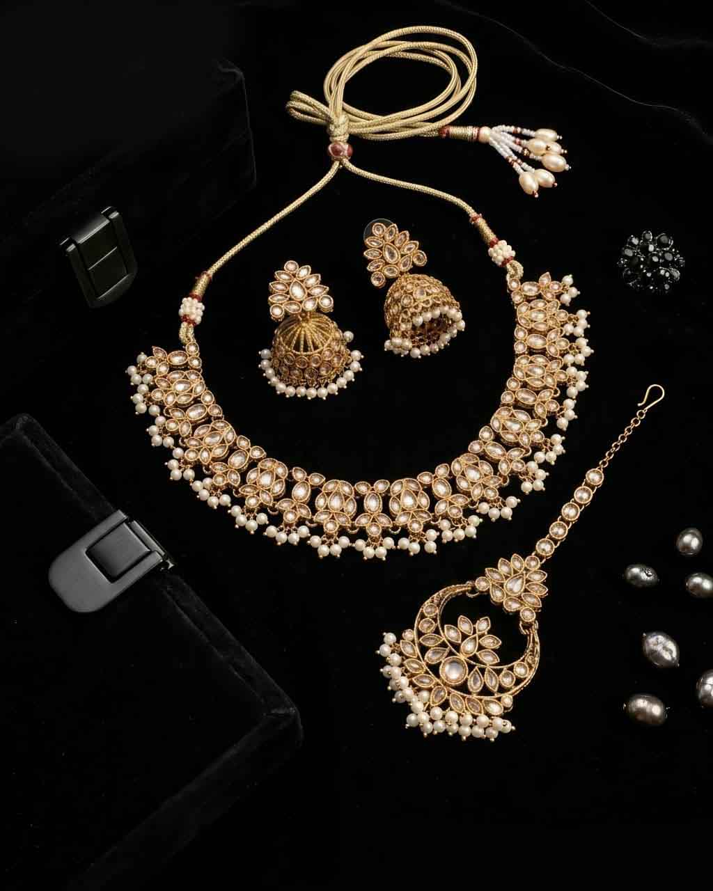 Aabroo Kundan Necklace Set