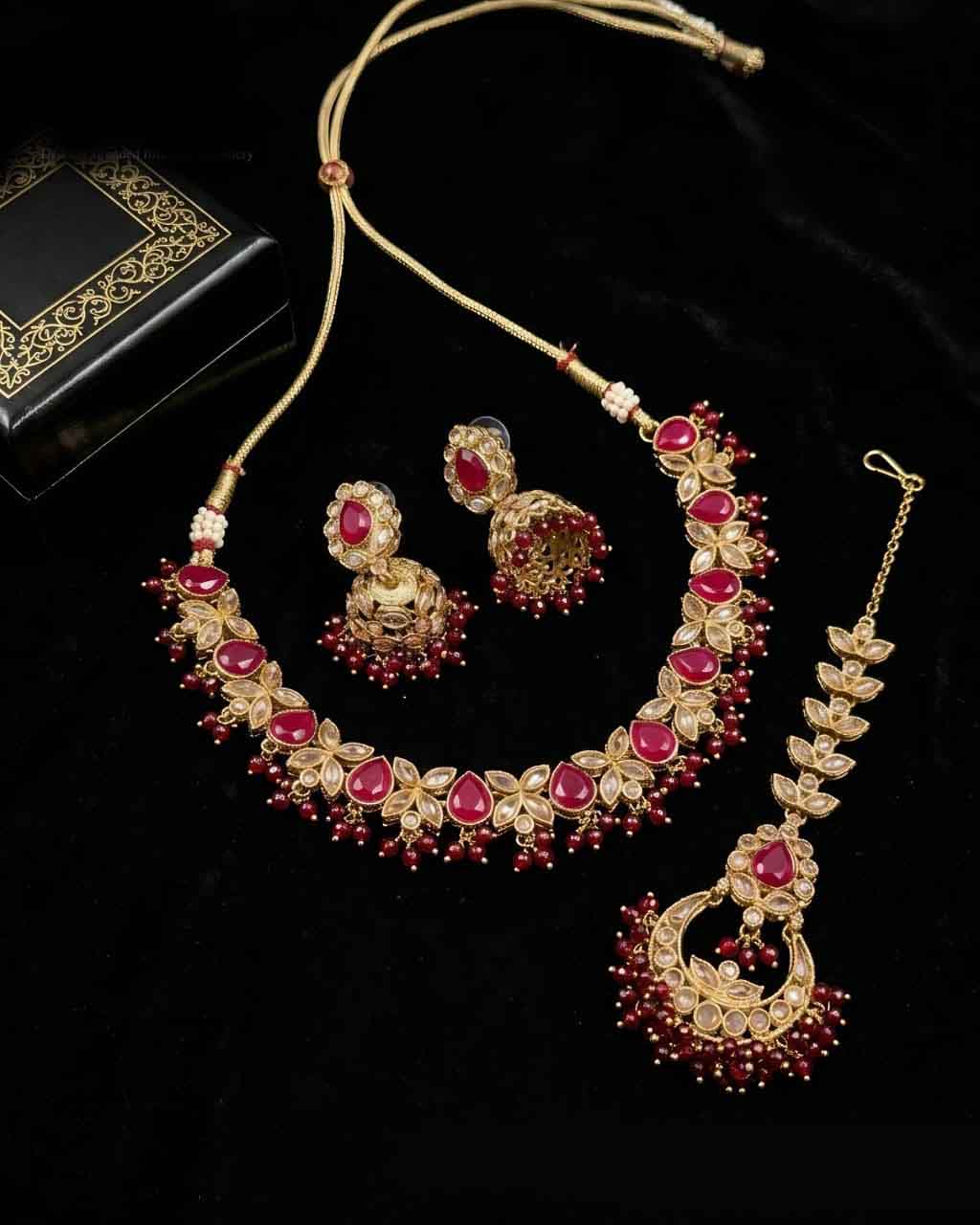 Zoya Kundan Necklace Set