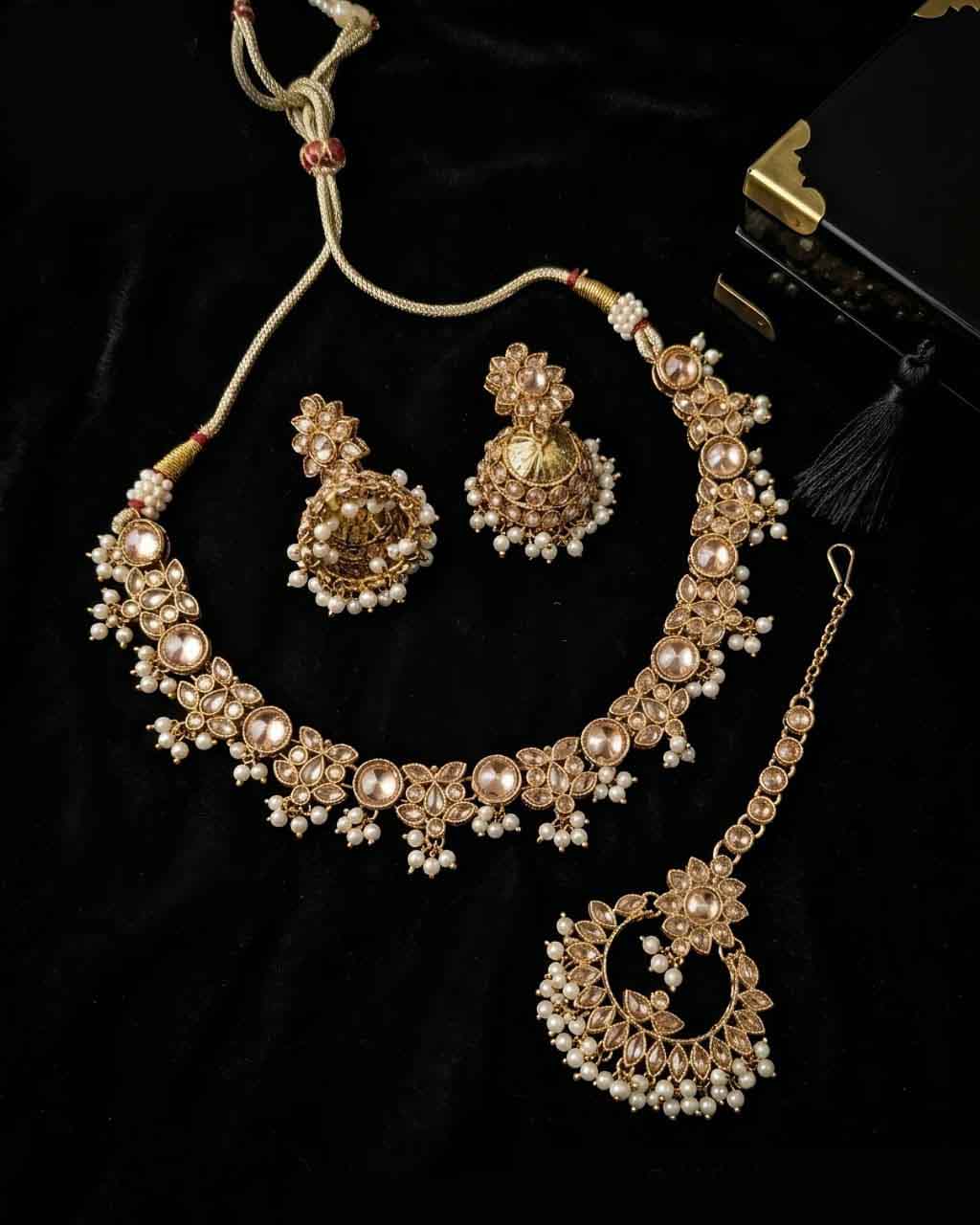 Meher Kundan Necklace Set