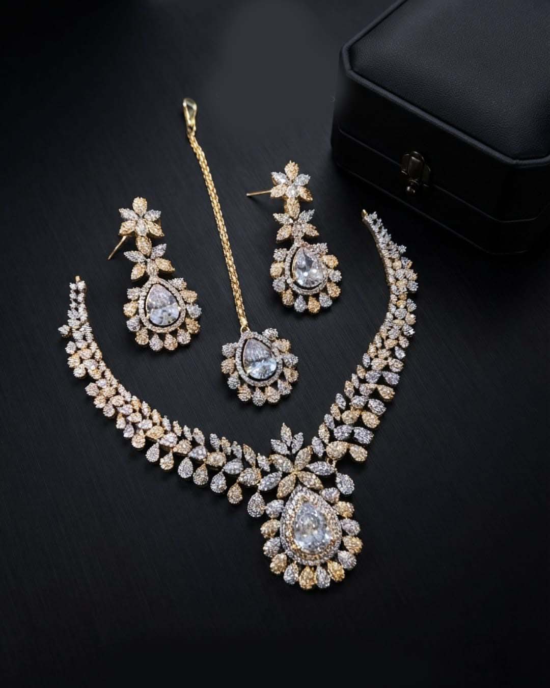 Luxury American Diamond Necklace Set