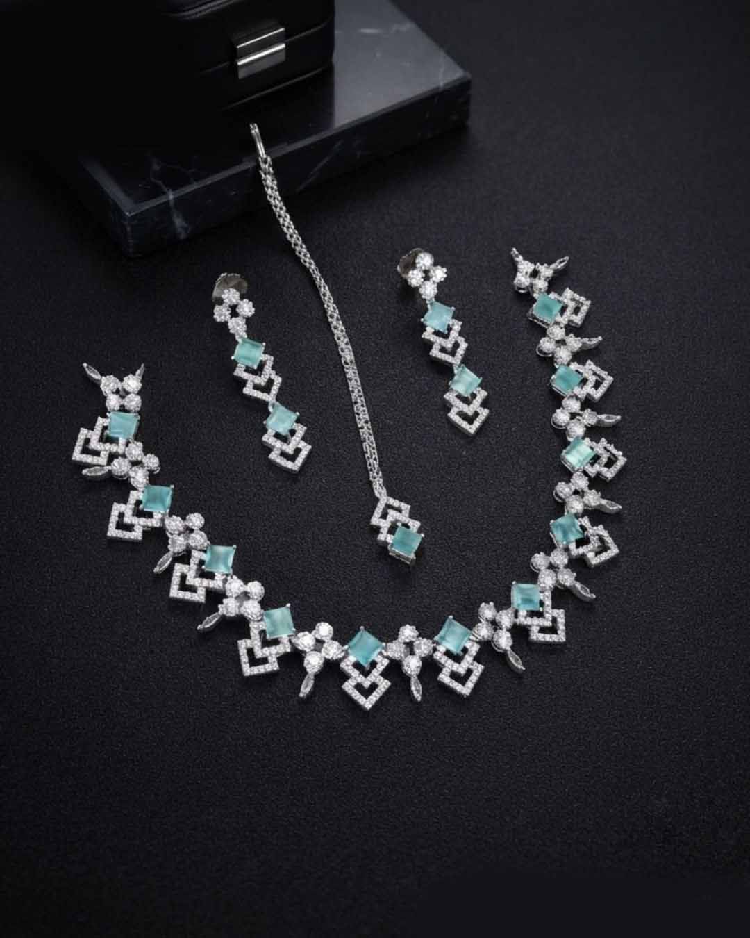 Lumina AD Necklace Set