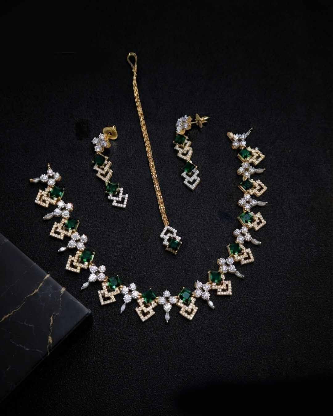 Lumina AD Necklace Set