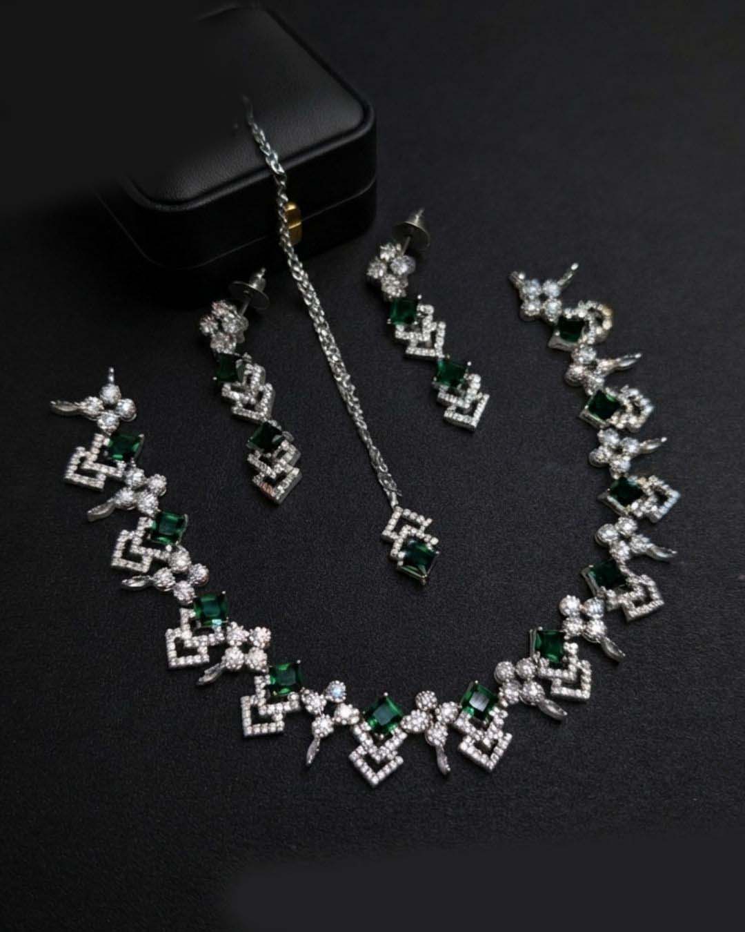 Lumina AD Necklace Set