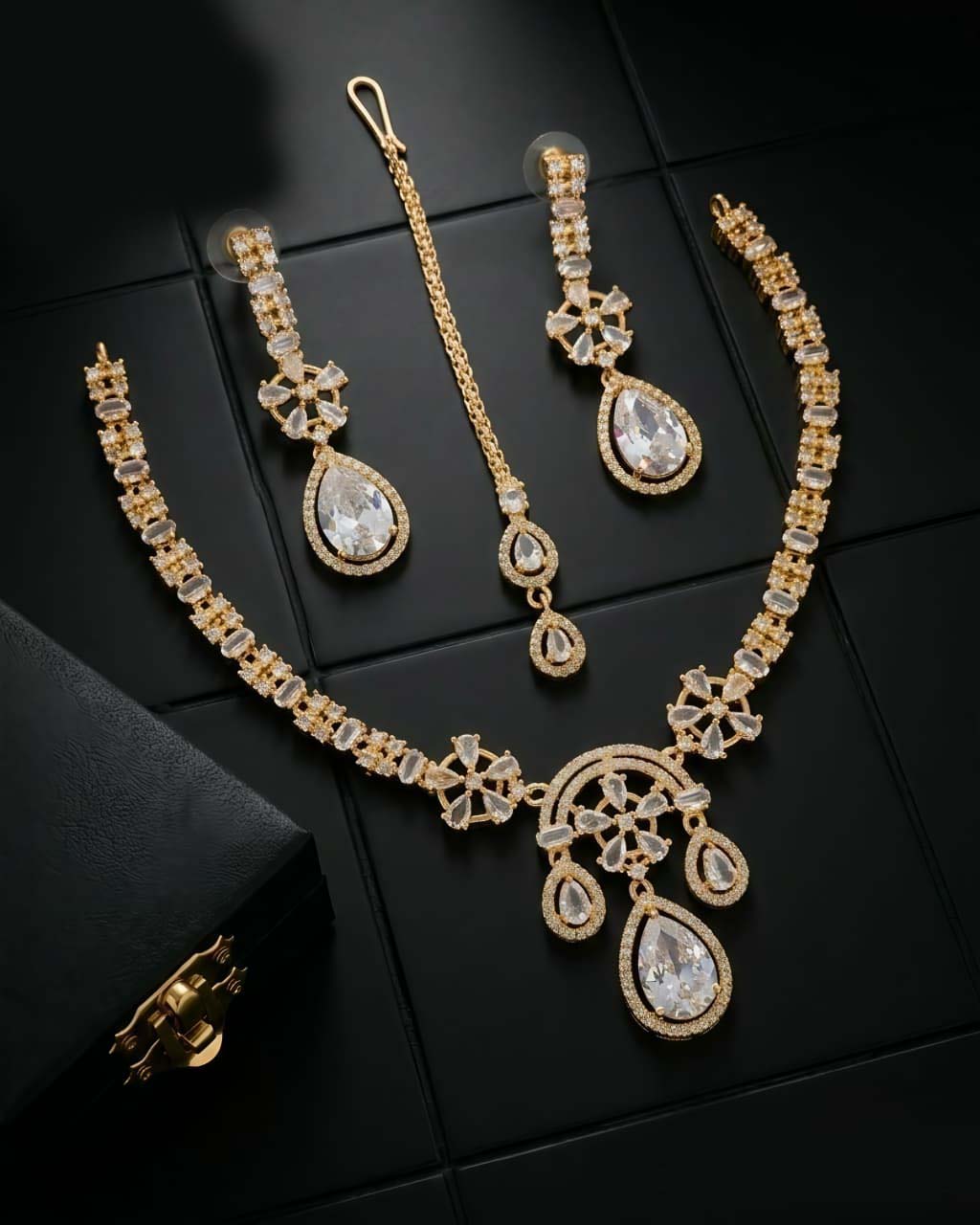 Classic American Diamond Necklace Set