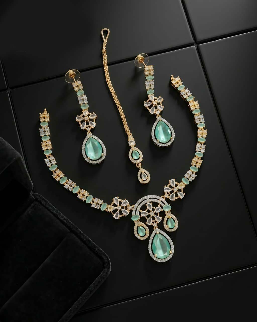 Classic American Diamond Necklace Set