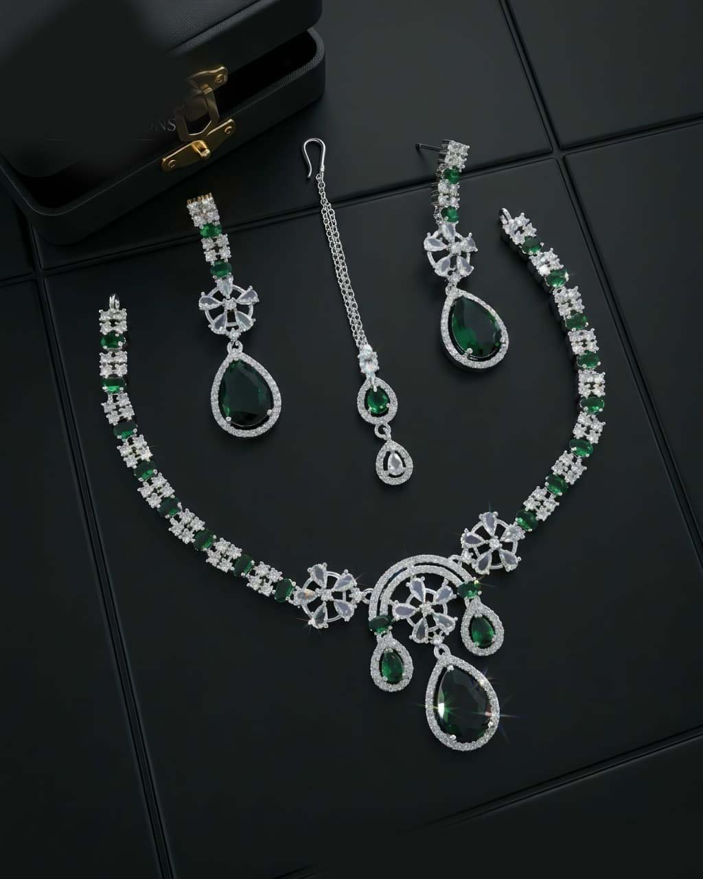 Classic American Diamond Necklace Set