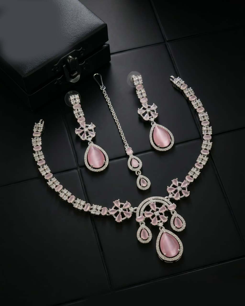 Classic American Diamond Necklace Set