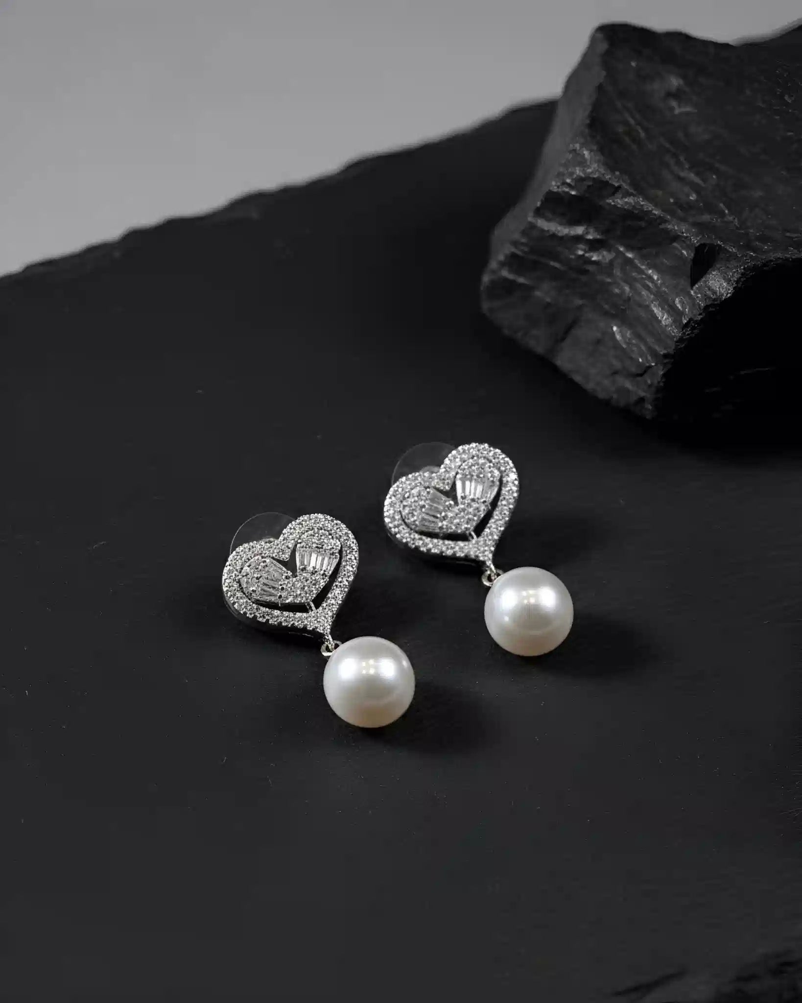 Elegant Drop Earrings – Fashion & Luxury Accessory