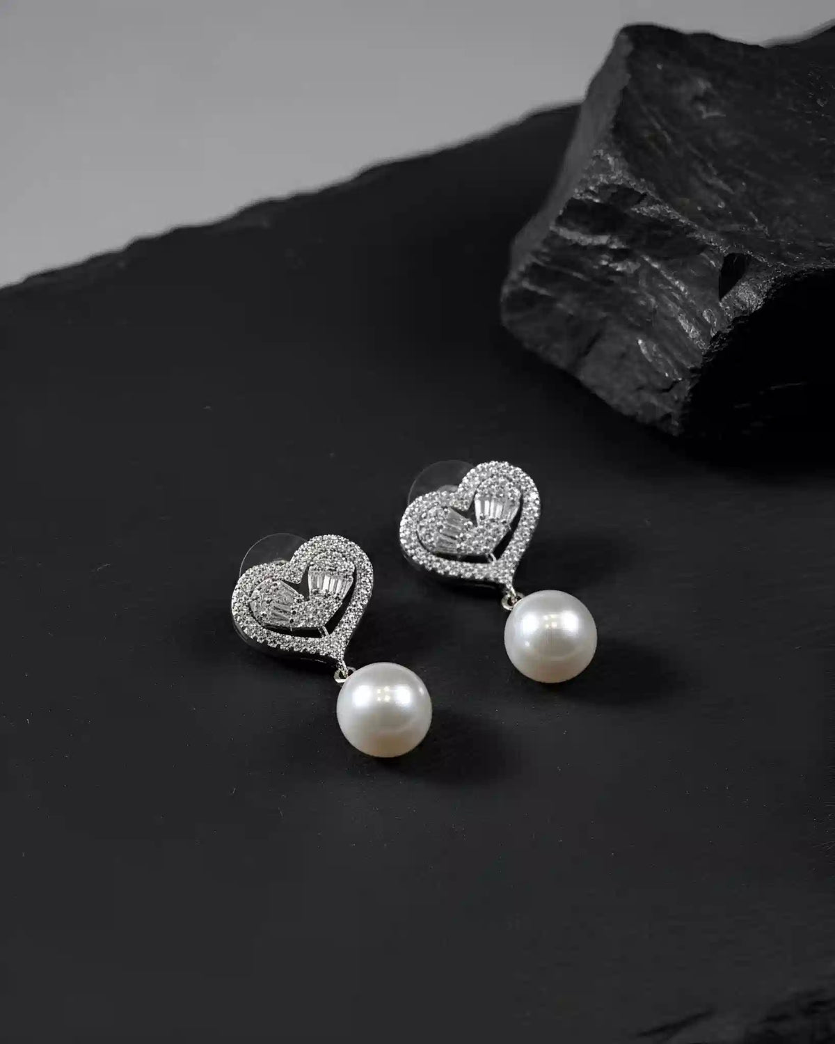 Elegant Drop Earrings – Fashion & Luxury Accessory