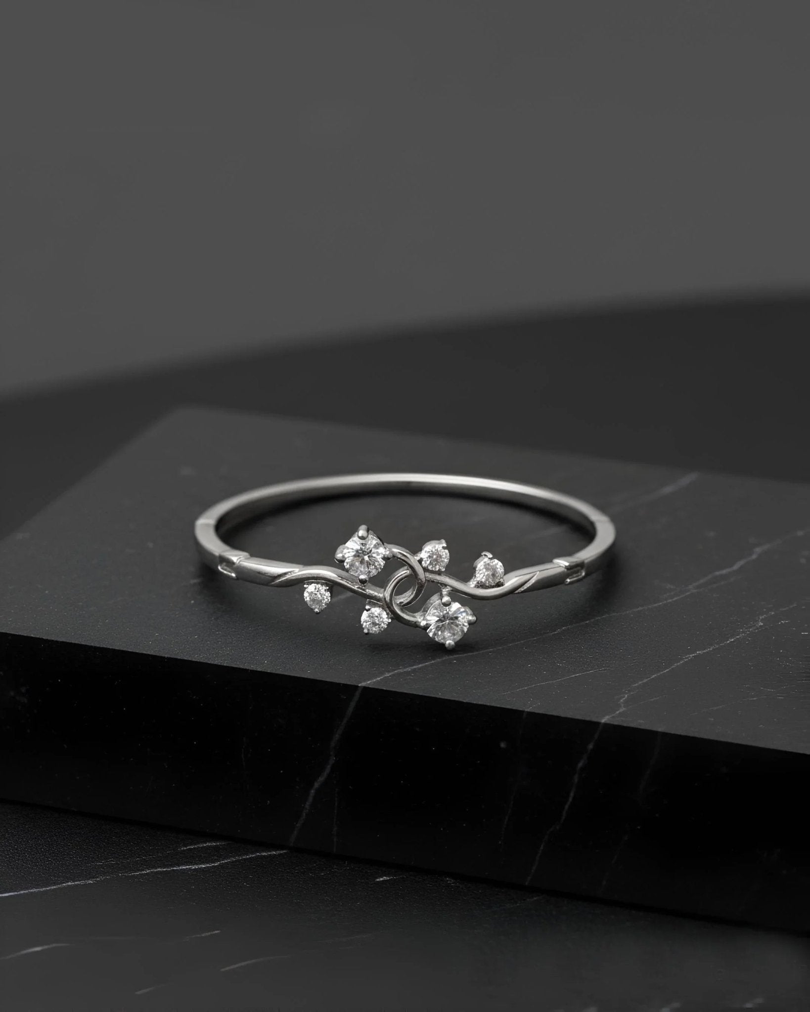 Luxury Statement Bracelet – Chic & Sophisticated - Gram