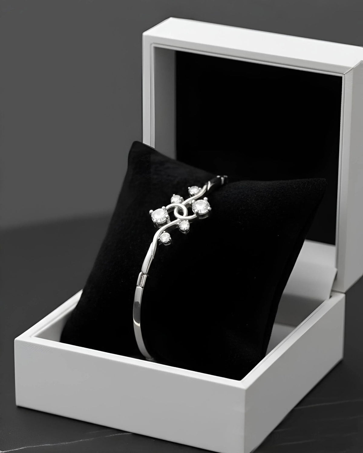 Luxury Statement Bracelet – Chic & Sophisticated - Gram