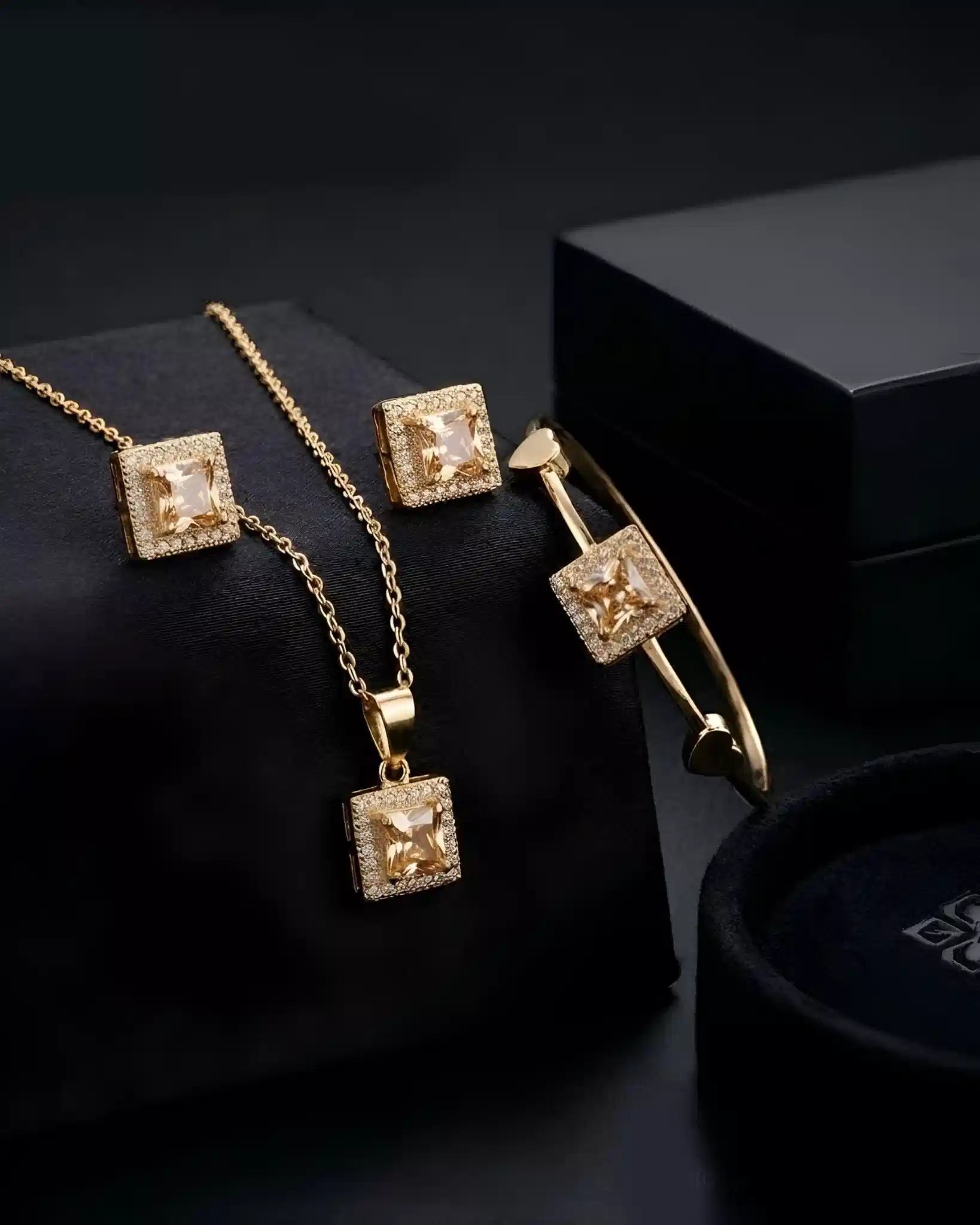 Rivaya Glow Locket & Bracelet Set