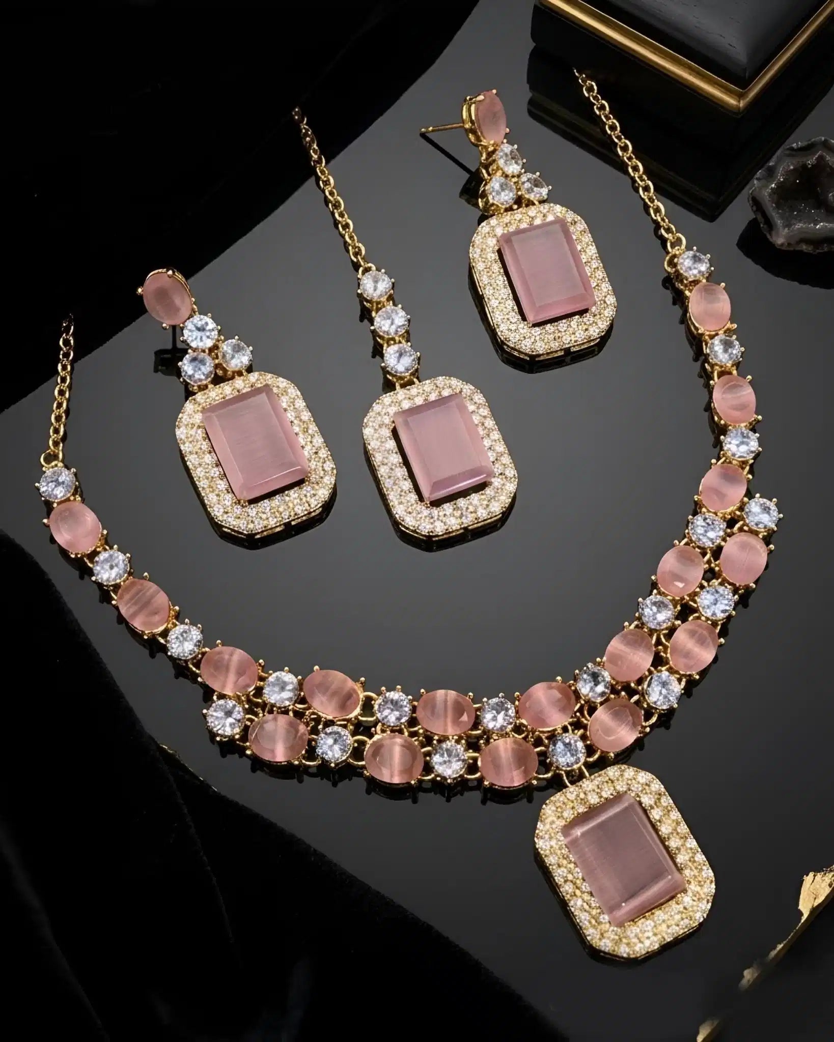 Zivara Spectrum Necklace Set