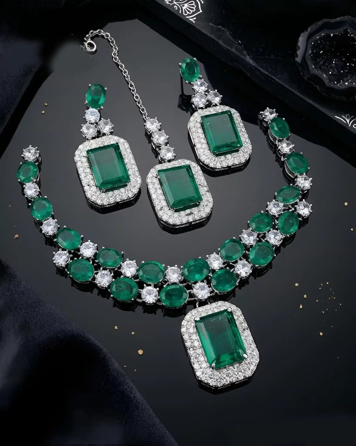 Zivara Spectrum Necklace Set