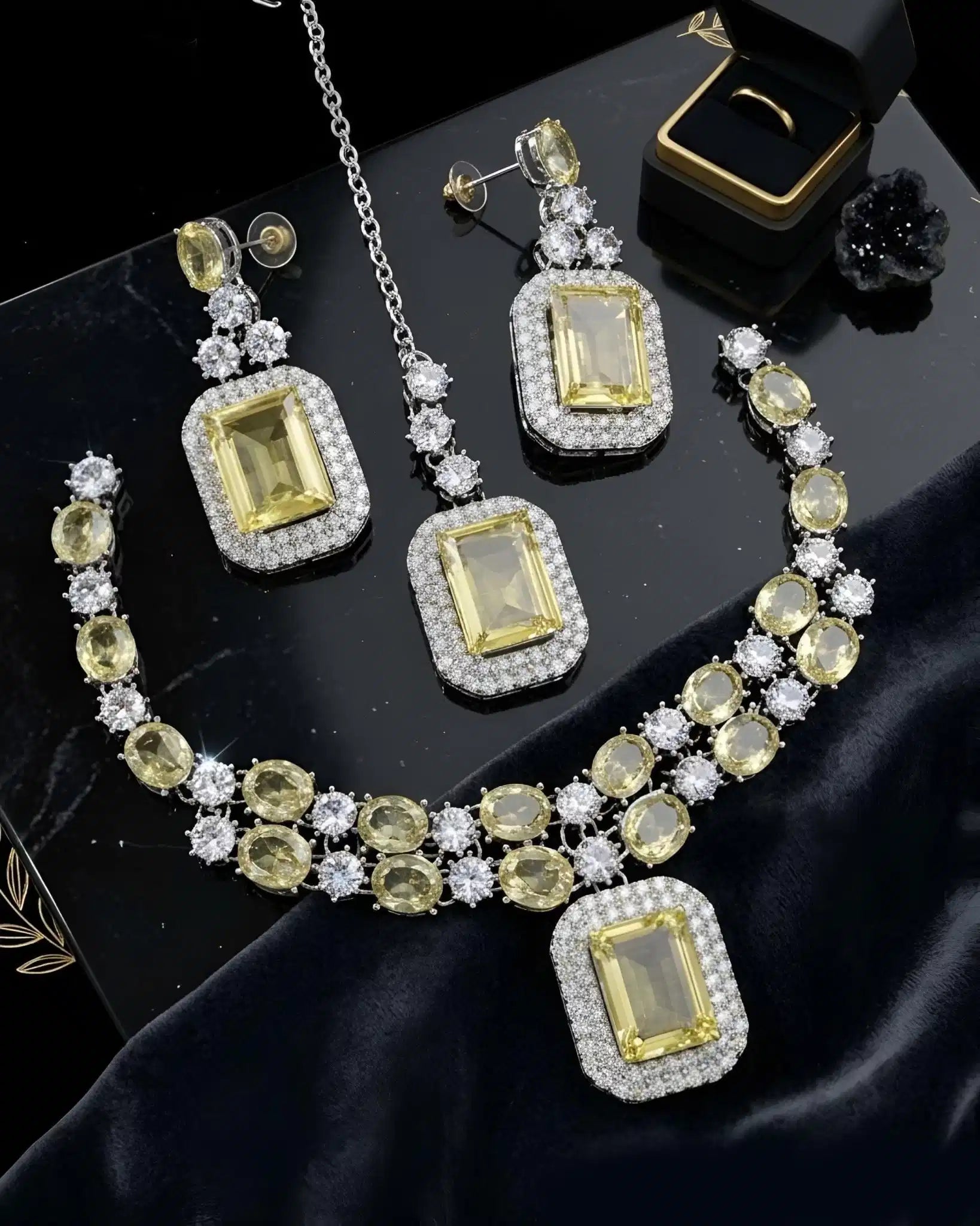 Zivara Spectrum Necklace Set